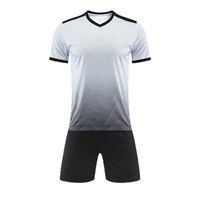 Retro Fußball-Trikot-Set Maßgeschneiderte Fußball-Uniformen Schnelltrocknend Atmungsaktiv Werbeaktion OEM