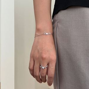 Anillo de Joyería para Mujer Dylam Simplicity, Diseño de Moda, Plata S925 Maciza, Bañado en Rodio, Geométrico, con Letras del Alfabeto, Circonita Cúbica 5A - Product Image 4