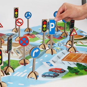 Modèle <span class=keywords><strong>de</strong></span> table <span class=keywords><strong>de</strong></span> sable <span class=keywords><strong>de</strong></span> scène avec barricades et feux <span class=keywords><strong>de</strong></span> circulation, jouet éducatif pour l'éveil des enfants, comprenant des <span class=keywords><strong>panneaux</strong></span> <span class=keywords><strong>de</strong></span> <span class=keywords><strong>signalisation</strong></span> <span class=keywords><strong>routière</strong></span> - Product Image 2