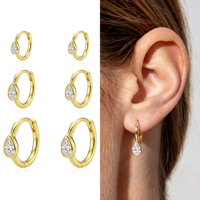 Boucles d'oreilles créoles élégantes en laiton plaqué or 14 carats avec zircone en forme de goutte d'eau, idéales pour le quotidien et les cadeaux, directement de l'usine