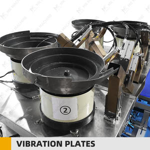 Machine d'emballage et de comptage automatique de bonbons compressés, de bonbons au lait et de menthes en sachets préformés Doypack à 4 plaques vibrantes - Product Image 4