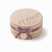 Boîte cadeau ronde en velours avec logo personnalisé, petit nœud brodé, pour chocolats, desserts, pâtisseries, dattes, emballage de luxe pour chocolats