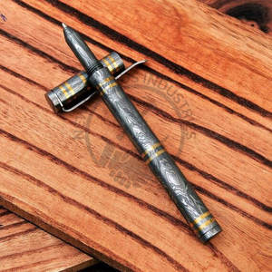 Bolígrafo Hecho a Mano Personalizado de Alta Calidad, Fusión Atemporal de Latón y Acero de Damasco, Diseño Armonioso de Alta Calidad - Product Image 5