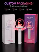 Bâton lumineux LED en plastique personnalisé en forme d'ailes d'ange, tête rotative à 360°, 15 couleurs, style ROMANCE portable, logo OEM, concert Kpop, réunion de fans