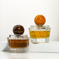 Flacon de parfum en verre délicat en forme de gâteau de 70 ml avec vaporisateur pompe rechargeable vide de luxe
