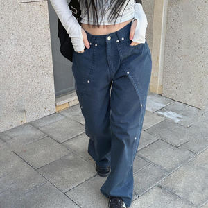 Pantalon cargo en jean à panneaux asymétriques cloutés, coupe droite taille basse, style streetwear - Product Image 6