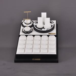 Expositor de Joyería de Piel Sintética de Lujo Personalizado para Exhibición de Aretes y Pendientes de Aro, para Uso en Tiendas - Product Image 2