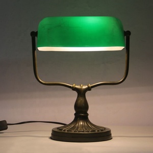 Lámpara de Escritorio Tradicional LongHuiJing con Pantalla de Vidrio Verde - Product Image 2