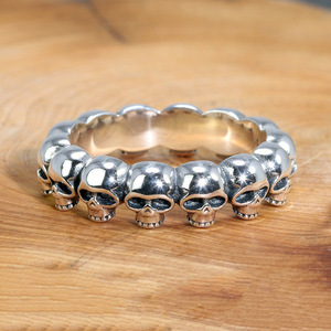 Anello vintage con teschio per uomo e donna, gioiello da dito alla moda con effetto invecchiato - Product Image 2