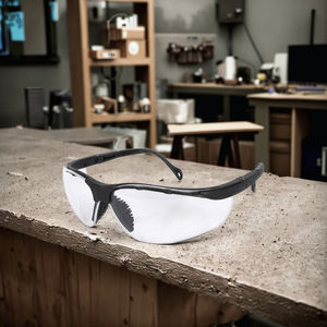 Lunettes de protection des yeux J & Y populaires Protection nasale en PVC souple 99.9% UV Lunettes de sécurité avec logo personnalisé - Product Image 4