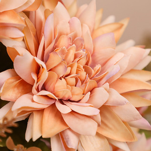 Ramo de Flores Artificiales de Crisantemo Reina de 11 Cabezas, Decoración Suave para Mesa de Sala de Estar, Arte Floral Decorativo, Dalia Hecha a Mano - Product Image 4