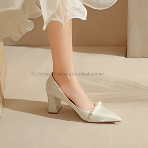 Magnifiques Chaussures de Mariée Blanches en Satin à Talons Hauts et Épais pour Femmes, Idéales pour Demoiselles d'Honneur et Usage Quotidien - Product Image 1