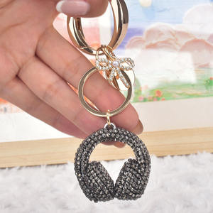 Article populaire : Porte-clés casque 3D entièrement orné, un accessoire indispensable pour votre voyage sophistiqué, breloques de sac charmantes - Product Image 6