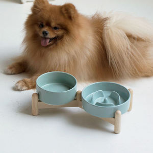 Ensemble de deux gamelles surélevées en céramique pour animaux de compagnie avec support en bois, gamelle anti-glouton pour la protection du cou du chat, anti-renversement et anti-étouffement - Product Image 6
