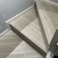 Marchepied d'escalier en composite bois-plastique (WPC) antidérapant et imperméable pour la rénovation des escaliers extérieurs de jardins et de villas