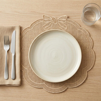 Nouveau design de set de table en tissu de lin brodé de haute qualité avec nœud et sous-plat pour la maison, la cuisine, les mariages et la décoration de fêtes