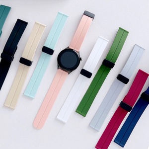 Bracelet en silicone à boucle pliante magnétique 20mm 22mm Bracelet universel sport à dégagement rapide pour <span class=keywords><strong>Samsung</strong></span> <span class=keywords><strong>Galaxy</strong></span> <span class=keywords><strong>Watch</strong></span> 4/6/<span class=keywords><strong>5Pro</strong></span> - Product Image 2