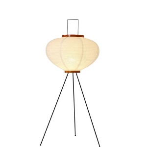 โคมไฟตั้งพื้นทรงสามขาแบบญี่ปุ่น ทำจากกระดาษข้าว ดีไซน์เรียบง่าย เหมาะสำหรับห้องพักโฮมสเตย์ ห้องนอน ห้องทำงาน - Product Image 1