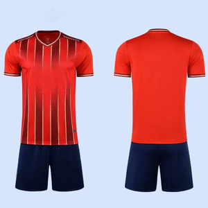 Camiseta de Fútbol Corta Personalizada de Alta Calidad con Estampado Clásico por Sublimación, 100% Poliéster, Estilo Retro Urbano, Uniforme Deportivo para Equipos - Product Image 4