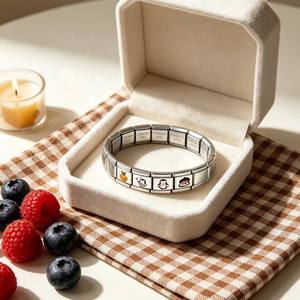 Pulsera de Acero Inoxidable con Dijes Italianos, Diseño de Perros Adorables, Divertida y Moderna, Chapada en Platino, Regalo Personalizado - Product Image 3