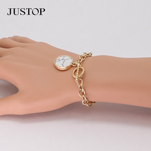 Pulsera de latón chapado en oro para mujer, moderna, con dijes, ágata, ecológica, geométrica, cierre OT, colgante de corazón grabado, textura rugosa - Product Image 2