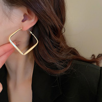 Boucles d'oreilles cœur géométriques minimalistes en tungstène torsadé argenté électroplaqué, élégantes, polyvalentes et tendance