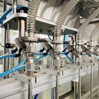 Ensemble complet de remplisseuse linéaire automatique à gravité à prix abordable pour les petites et moyennes usines de production de liquides