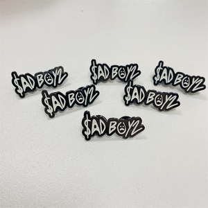 Distintivi e spille personalizzati in metallo smaltato morbido e duro con design Sad Boy per cappelli, colletti e abbigliamento, all'ingrosso da produttore cinese - Product Image 4