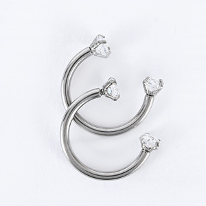Anneau de nez en acier inoxydable en forme de U avec sertissage à griffes en zircon pour bijoux de piercing corporel - Product Image 4