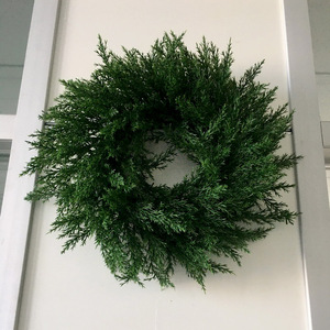 Une couronne décorative en plastique, prix d'usine, vente en gros, plantes décoratives, fleurs et usage extérieur, pour noël, vente en gros - Product Image 2