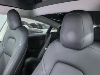 Tesla Model 3 d'occasion 2021, version Standard Range Plus RWD, berline électrique, transmission automatique, sièges en cuir, jantes R18, batterie LFP légère de 468 km