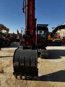 Excavatrice Doosan DX140 Modèle 2023, 14 Tonnes, Moteur et Boîte de Vitesses de Qualité Supérieure, Commandes Performantes, Cabine Confortable, Parfaite pour l'Usage Général - Product Image 3