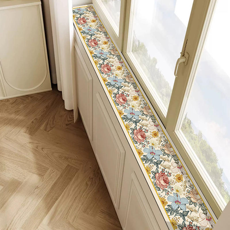 Le jardin est rempli du parfum des fleurs.