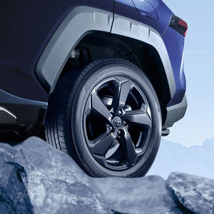 Toyota RAV4 2016 Essence en Bon État avec Boîte Automatique, Sièges Sombres, Traction Avant et Galerie de Toit Métallique - Product Image 6