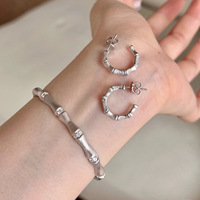 Set Perhiasan Gelang Anting Cincin Bambu Mewah Kuno Italia Gaya Cina Baru dengan Zirkon dan Tembaga untuk Pesta