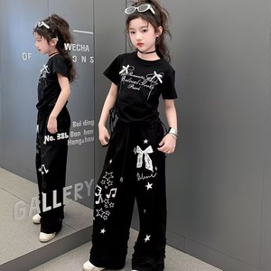 Tenues d'été 2026 pour enfants : Ensemble deux pièces avec t-shirt imprimé lettres et nœud, pantalon large à bordure dentelle pour adolescentes - Product Image 3