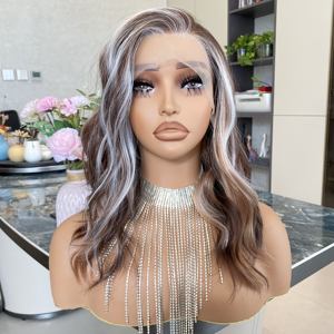 Peluca de Fibra Sintética Ondulada con Aspecto Natural, Color Castaño con Blanco para Mujeres Negras, 13x4, Precio de Fábrica al por Mayor - Product Image 3