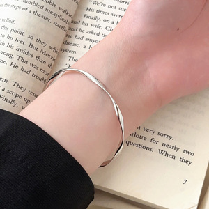 Bracelet Ruitai S925 en argent sterling torsadé Mobius, design géométrique, unisexe, pour tous les jours, bijoux fins - Product Image 3
