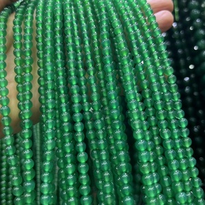 Collar de cuentas sueltas de ágata esmeralda brillante verde con cuentas de piedra Mom Stone - Product Image 1