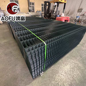 سياج أمان مقوس ثلاثي الأبعاد ملحوم من كلوريد البولي فينيل مبطن باللون الأخضر المجلفن - Product Image 2