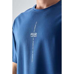 เสื้อยืดพิมพ์ลายผู้ชายทรงโอเวอร์ไซส์เนื้อผ้าคอตตอนหนานุ่ม - 88373 - Parliament - Product Image 2