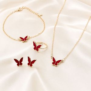 ชุดเครื่องประดับ 4 ชิ้น ลายผีเสื้อนำโชค คลาสสิก เหมาะสำหรับเป็นของขวัญแต่งงาน ประกอบด้วยสร้อยข้อมือ สร้อยคอชุบทองเคลือบสีขาวชมพู ต่างหู และแหวน - Product Image 3