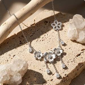 Collier en argent sterling 925 avec pendentif fleur en moissanite <span class=keywords><strong>et</strong></span> soie, pour femme, finition brossée, bijoux raffinés - Product Image 3