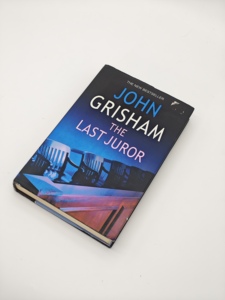 Impression de livres à couverture rigide avec reliure parfaite et gaufrage The Last Juror, qualité supérieure, vente en gros usine - Product Image 5