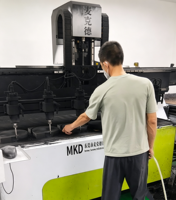 Insert en mousse EVA antichoc gravé sur mesure par CNC avec production rapide et réponse rapide pour l'emballage de verres à vin et les boîtes cadeaux
