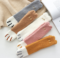 Chaussettes confortables pelucheuses Animal chat patte pantoufle pour femmes mignon drôle doux moelleux hiver chaud adolescentes polaire cabine chaussette