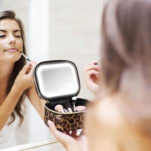 Grande capacité, miroir LED détachable, trousse de maquillage personnalisée en cuir PU, durable et portable avec fermeture éclair - Product Image 1
