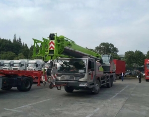 Camión grúa telescópica móvil hidráulica usada Zoomlion 25/35/50 toneladas PLC controlado de alta eficiencia - Product Image 6