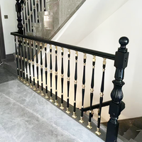 Rampe d'escalier moderne noire et or de qualité supérieure avec design incurvé pour la décoration intérieure de villas de luxe