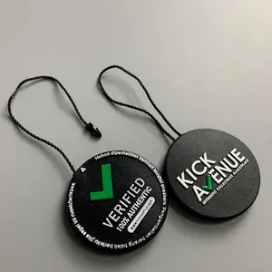 Estoque Personalizado Selo De Plástico Pendurar Tags 3D Em Relevo Sapatos Vestuário Autêntico Verificado Verde Rodada Tag Do Vestuário